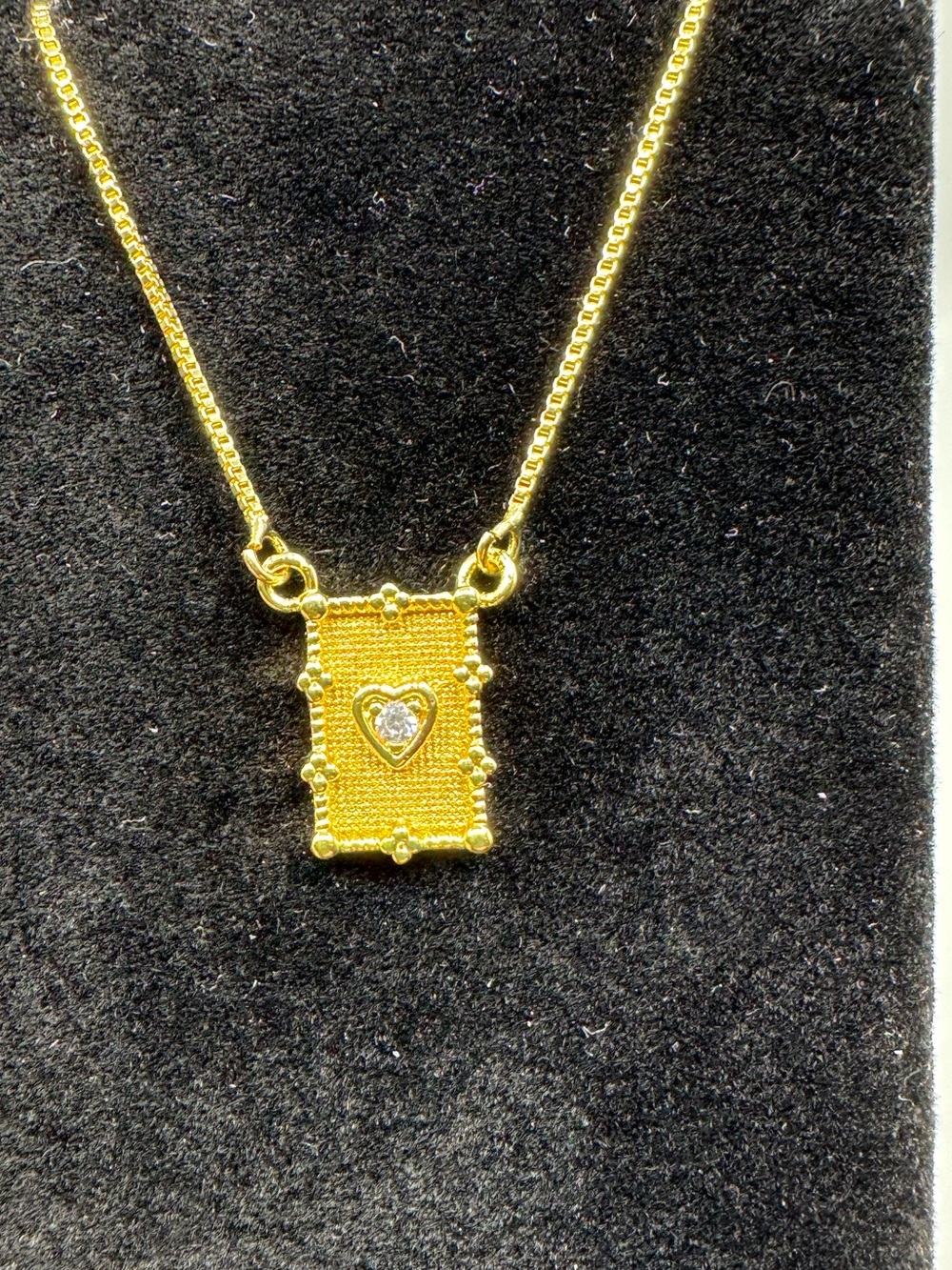 18k Gold Heart Plaque Necklace - Picture 10 of 10
